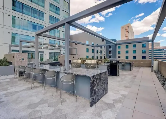Boulevard Comfortable Downtown Highrise Stu Pool Parking & Gym 10a Apartment *