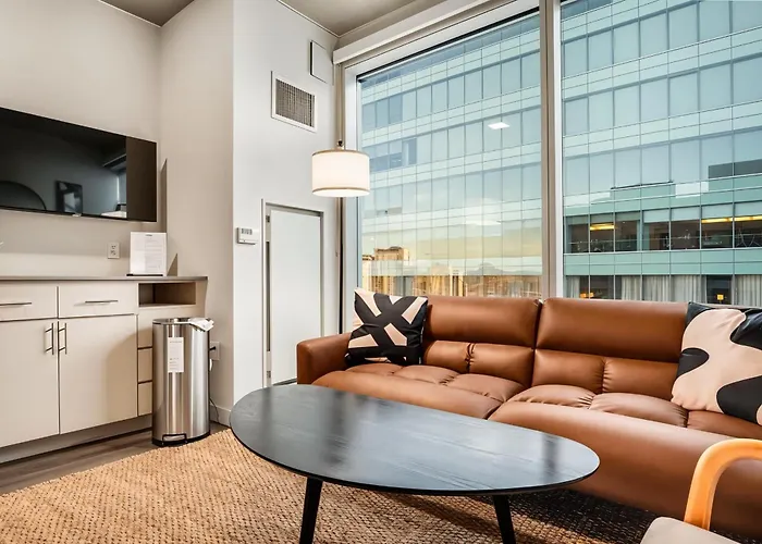 Boulevard Comfortable Downtown Highrise Stu Pool Parking & Gym 10a Apartment Phoenix