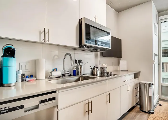 Apartment Boulevard Comfortable Downtown Highrise Stu Pool Parking & Gym 10a